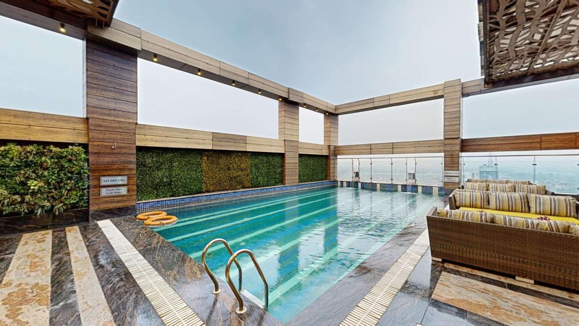 德里ncr-卡萨比塔丽笙蓝标酒店 加济阿巴德 外观 照片 The swimming pool at the hotel
