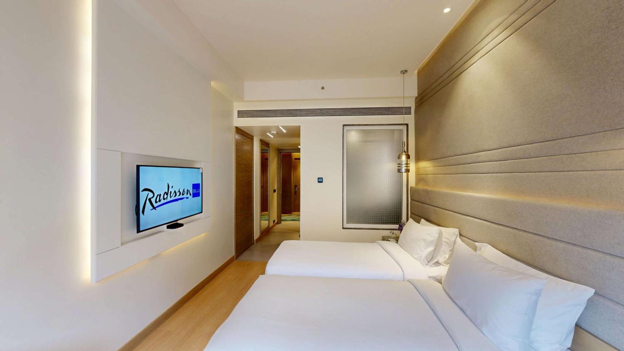 德里ncr-卡萨比塔丽笙蓝标酒店 加济阿巴德 外观 照片 A room at Radisson Blu Hotel, Hyderabad